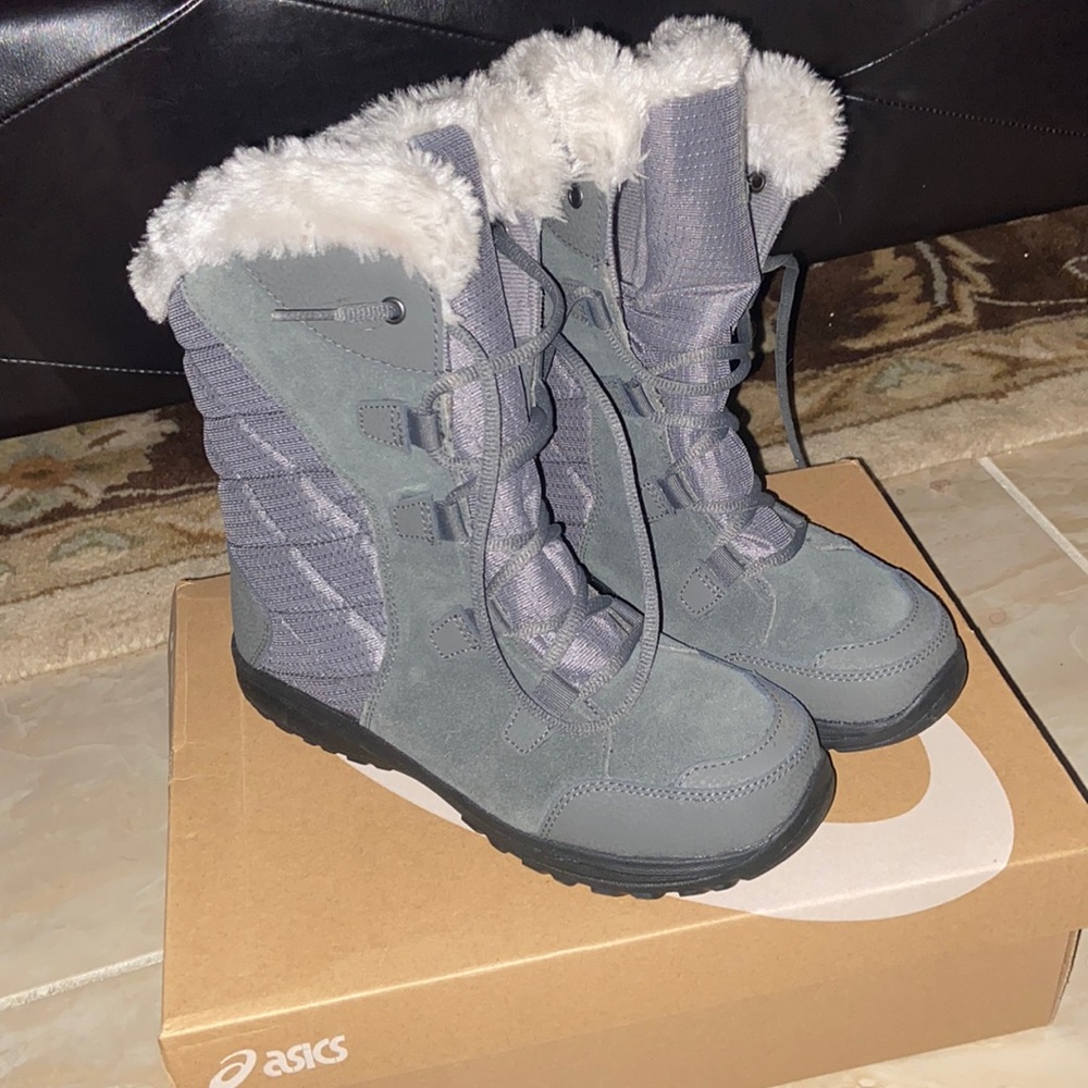 Columbia winter boots!